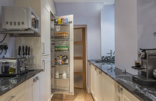 Warwick Apartamento | LUXURY FLAT, ELEGANT TOWNHOUSE, SUPERB AREA, MANY AMENITIES, INC. CAR SERVICE