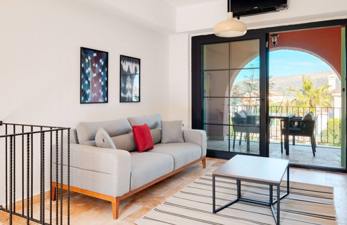 Alacati Apartamento | Luxury Flat w Balcony and Shared Pool in Alacati