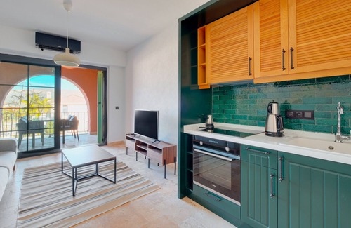 Alacati Apartamento | Luxury Flat w Balcony and Shared Pool in Alacati