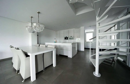 Uitdam Casa | Luxury flat with 3 bedrooms, 3 bathrooms and glass veranda