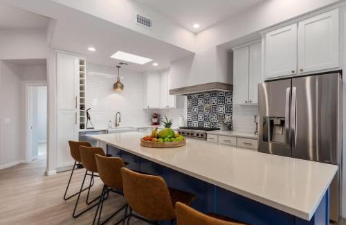 Casas Adobes Casa | Luxury Foothills Oasis with Mountain Views