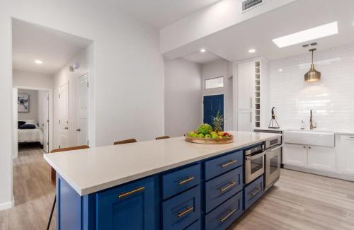 Casas Adobes Casa | Luxury Foothills Oasis with Mountain Views