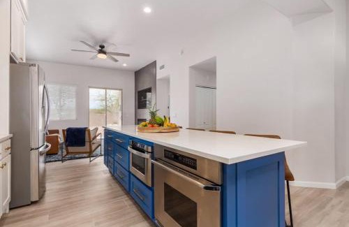 Casas Adobes Casa | Luxury Foothills Oasis with Mountain Views