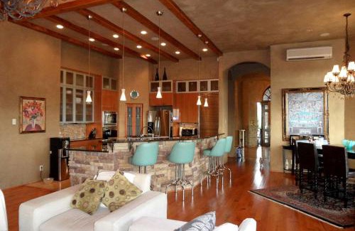 New Braunfels Casa | Luxury Four-Bedroom Cabin Rental with a Fireplace in New Braunfels, Texas