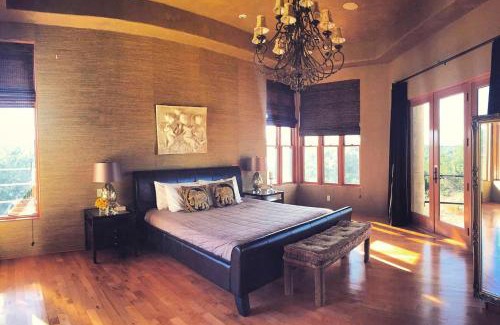 New Braunfels Casa | Luxury Four-Bedroom Cabin Rental with a Fireplace in New Braunfels, Texas