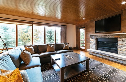 Deer Valley Condominio | Luxury Four Bedroom Corner Suite with Hot Tub 4 Apartment Hotel by RedAwning