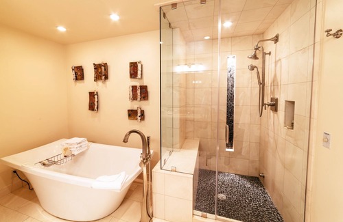 Deer Valley Condominio | Luxury Four Bedroom Corner Suite with Hot Tub 4 Apartment Hotel by RedAwning