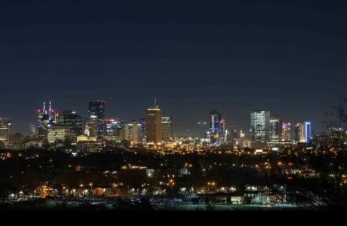 Nashville Casa | Luxury four-story Home, Rooftop Deck with views, PingPong! Sleeps 12!