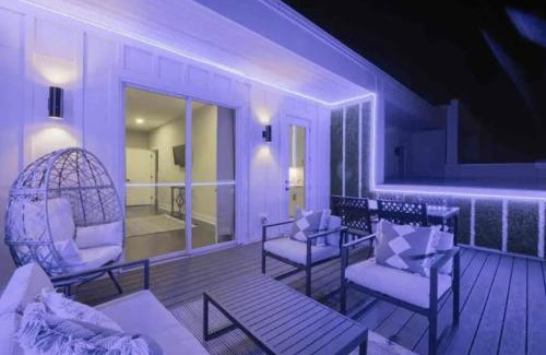 Nashville Casa | Luxury four-story Home, Rooftop Deck with views, PingPong! Sleeps 12!