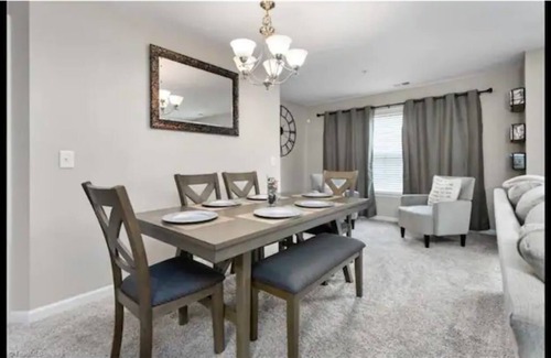 Greensboro Condominio | Luxury Full 2 BR 2 bath condo in great location