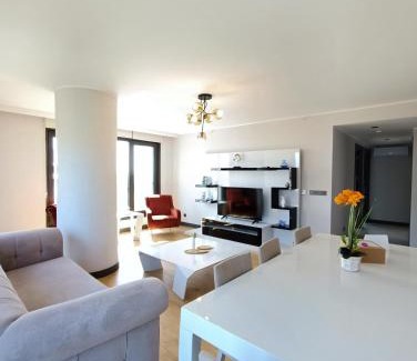 Kagithane Apartamento | Luxury Fully Equipped 3BR 2BA Apartment by Siena Suites