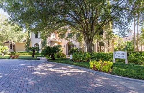 Nassau Bay Apartamento | Luxury Fully Furnished Apartments by NASA and Kemah Boardwalk