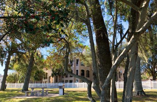 Nassau Bay Apartamento | Luxury Fully Furnished Apartments by NASA and Kemah Boardwalk