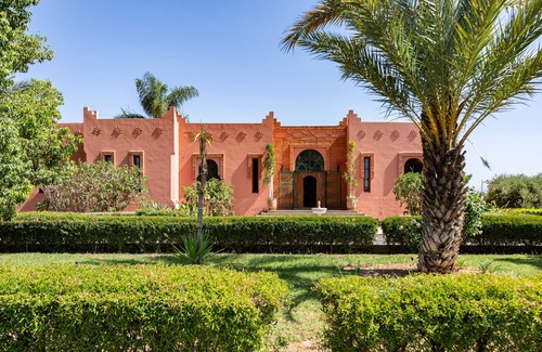 Sidi Abdallah Ghiat Villa | Villa de lujo con personal completo y magníficas vistas de las montañas del Atlas. 16 plazas