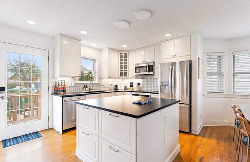 Nokomis Casa | Luxury & fun getaway, sleeps10 near MOA Parks Lake
