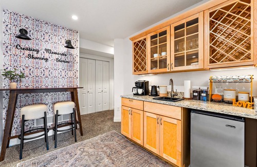 Nokomis Casa | Luxury & fun getaway, sleeps10 near MOA Parks Lake