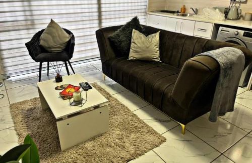 Riebeeckstad Apartamento | Luxury Garden Cottage in Welkom
