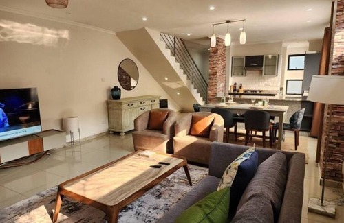 Harare Apartamento | Luxury Gated Community Unit with Stunning Gardens
