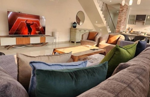 Harare Apartamento | Luxury Gated Community Unit with Stunning Gardens