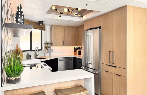 Baristo Condominio | Luxury gated downtown Palm Springs condo: spectacular views, pool, spa, tennis