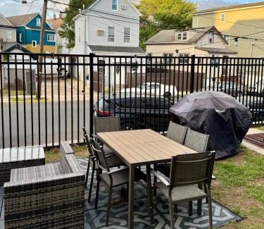Elizabeth Casa | Luxury Gated NYC Theme 3BR 2B with Parking by EWR