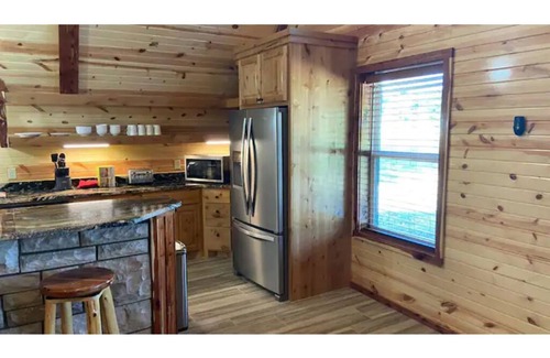 Talihina Cabina | Luxury Getaway | Mountain/River Views, BBQ/Fishing