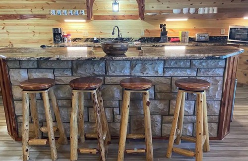Talihina Cabina | Luxury Getaway | Mountain/River Views, BBQ/Fishing