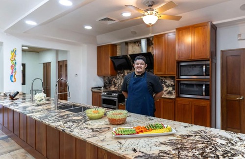Tamarindo Casa | Increíble mansión cerca de la playa-Cook incluido! Opciones todo incluido disponibles