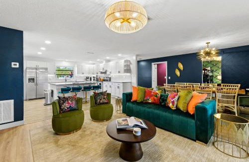 Seminole Casa | Luxury Getaway - Sleeps 12 Pool HTD Beach Closeby
