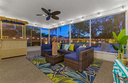 Seminole Casa | Luxury Getaway - Sleeps 12 Pool HTD Beach Closeby