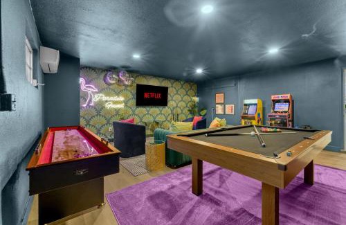 Seminole Casa | Luxury Getaway - Sleeps 12 Pool HTD Beach Closeby