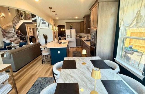 Atascocita Apartamento | Luxury Getaway w/Pool, Sauna, Gym & Lagoon