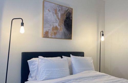 Peccole Ranch Apartamento | Luxury Getaway w/ Pool, Fast Wi-Fi & Free Parking