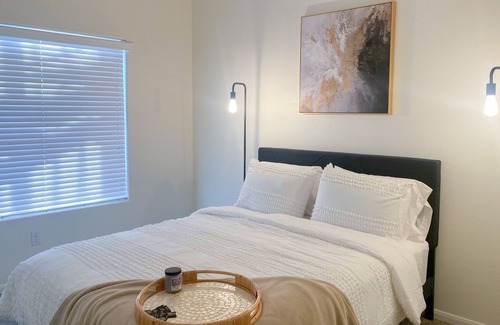 Peccole Ranch Apartamento | Luxury Getaway w/ Pool, Fast Wi-Fi & Free Parking