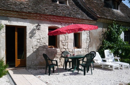 Boisse Cabaña | Luxury gite for adult couples, peaceful, open views, large swimming pool
