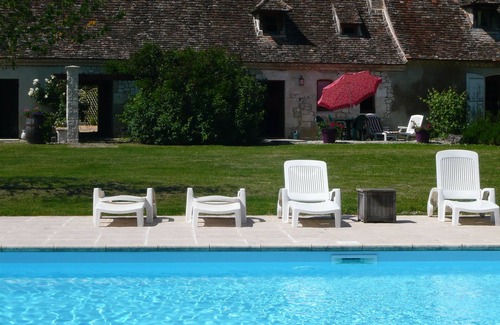 Boisse Cabaña | luxury gite for couples, no children. Peace, great views, large pool and spa.