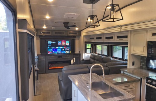 South Westminster Casa | Luxury Glamping in the Mile High-Private Pool, Hot Tub, Outdoor Fireplace & BBQ!