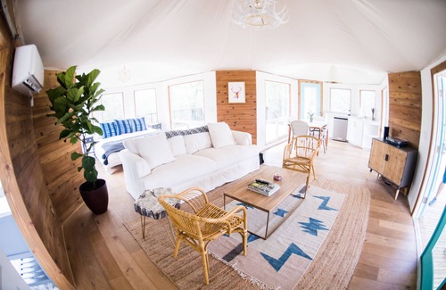 Fentress Casa | Glamping de lujo en más de 100 acres en el río San Marcos en Wahwahtaysee Resort