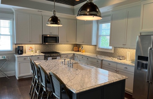 Reynolds Landing Cabaña | Luxury Golf/Lake Cottage in Reynolds Lake Oconee, behind practice range & green!