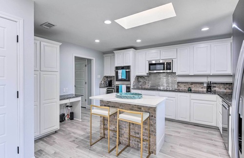 Granbury Casa | Luxury Granbury Home w/ Private Boat Dock!