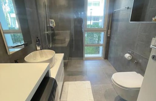 Ishem Apartamento | Luxury ground floor Apt with garden - Bay of Lalzi