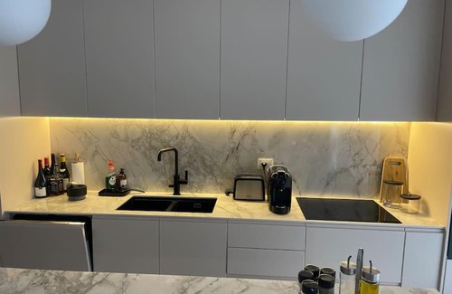 Ishem Apartamento | Luxury ground floor Apt with garden - Bay of Lalzi