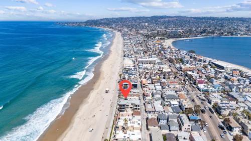Mission Beach Casa | Luxury Ground N Oceanfront Unit with Patio Lounge