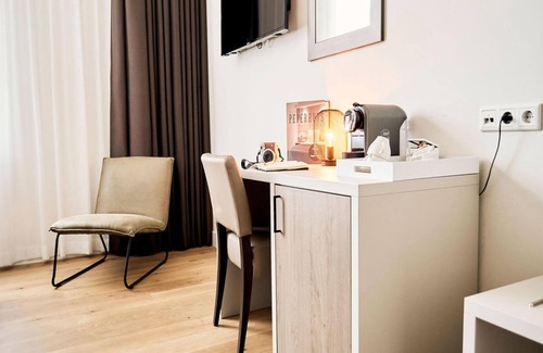 Kaatsheuvel Casa | Luxury group home with bar and catering kitchen