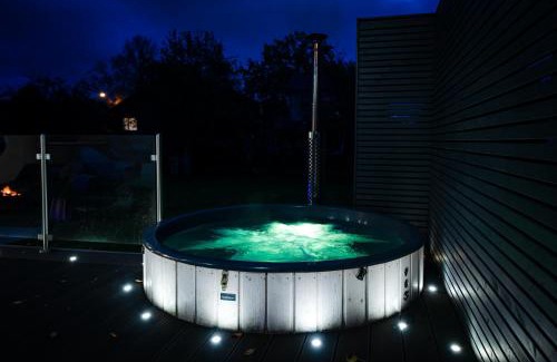 Valmiera Casa | Luxury Guest House - Hot Tub & Sauna