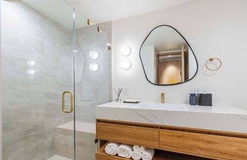 Mission District Casa | Luxury guest suite with private bath