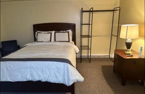 Croom Casa | Luxury Guest suite with movie theater, Lounge and Gameroom