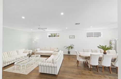 Alexandra Headland Casa | Luxury Hamptons Beachside Sanctuary (300m to beach)
