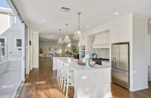 Alexandra Headland Casa | Luxury Hamptons Beachside Sanctuary (300m to beach)