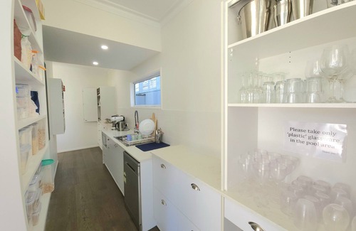 Alexandra Headland Casa | Luxury Hamptons Beachside Sanctuary (300m to beach)